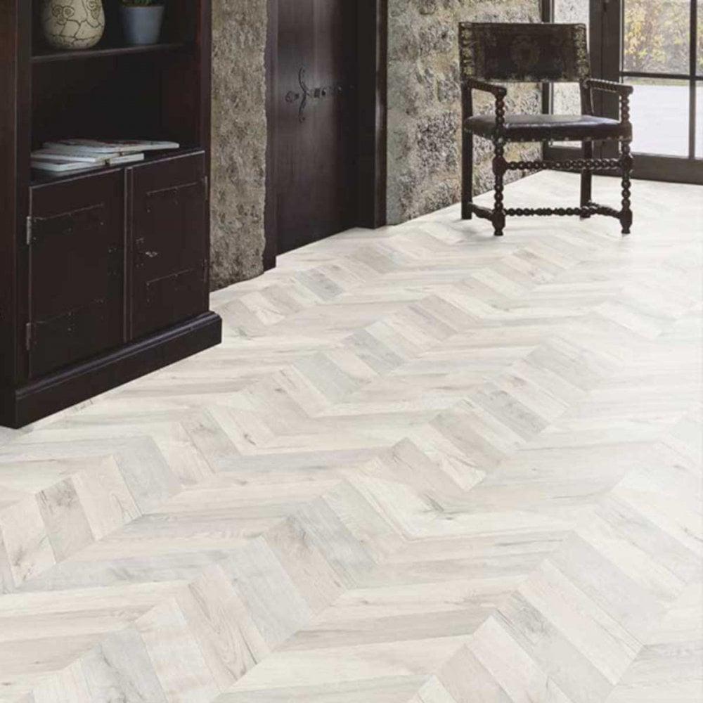 Kaindl Chevron Parquet 8mm Scandi Oak Embossed Flooring (8194)