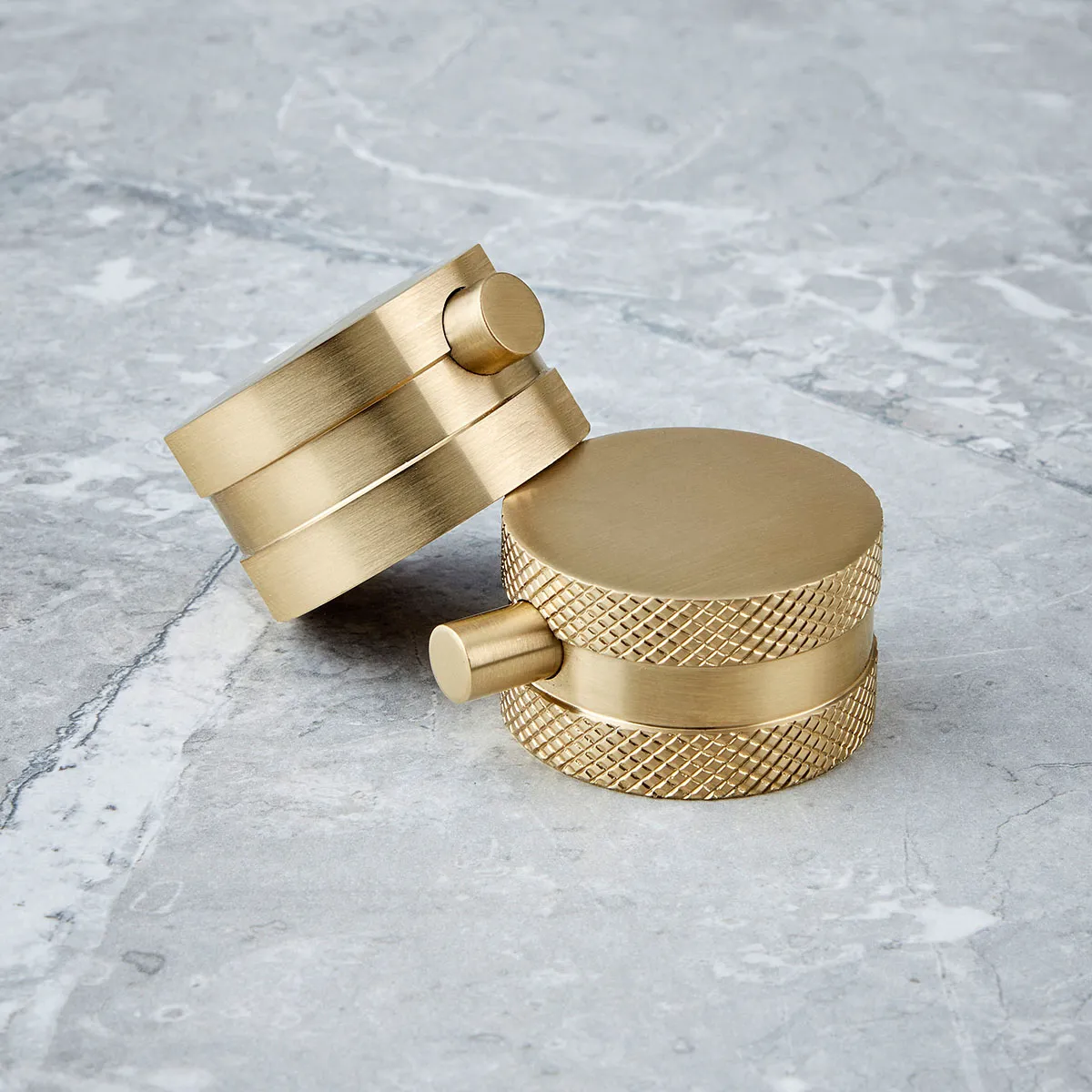 Scudo Core Round Handle Head & Handset Riser Kit - Brushed Brass - Image 2